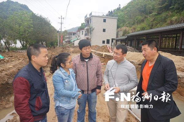 大學生村官有活力村民熱情高 半年籌850萬修路款